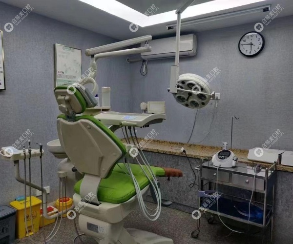 蓝天口腔医院种植牙多少钱单颗 蓝天口腔医院种植牙多少钱单颗