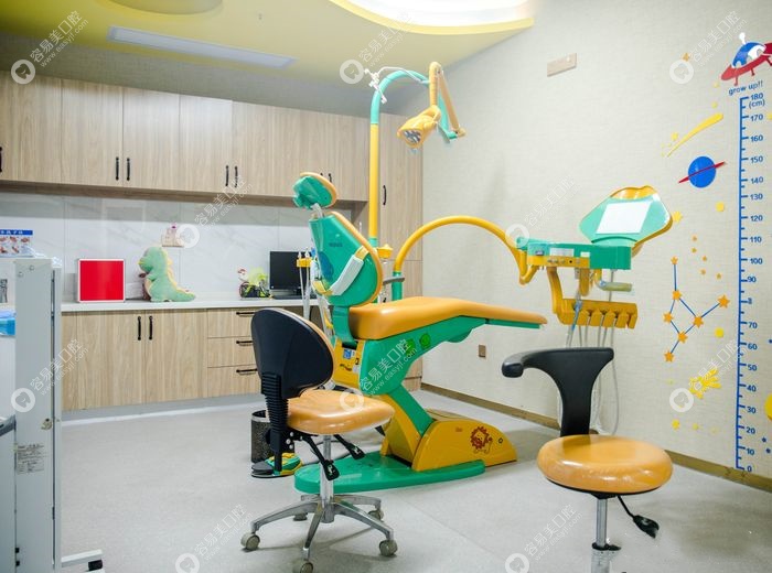 门诊还特配了儿童治疗牙椅