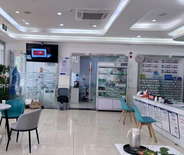 成都高新爱雅齿口腔门诊部