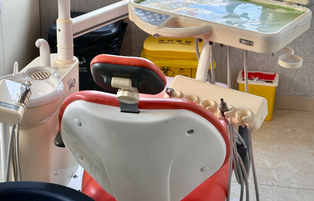 沧州育红口腔医院营业时间：冬季早8晚5点半，节假日正常营业