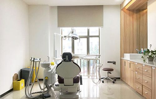 广州暨南雅皓口腔医院2025收费价格表：种植牙/矫正/补牙/拔牙全涵盖，天河区看牙费用参考