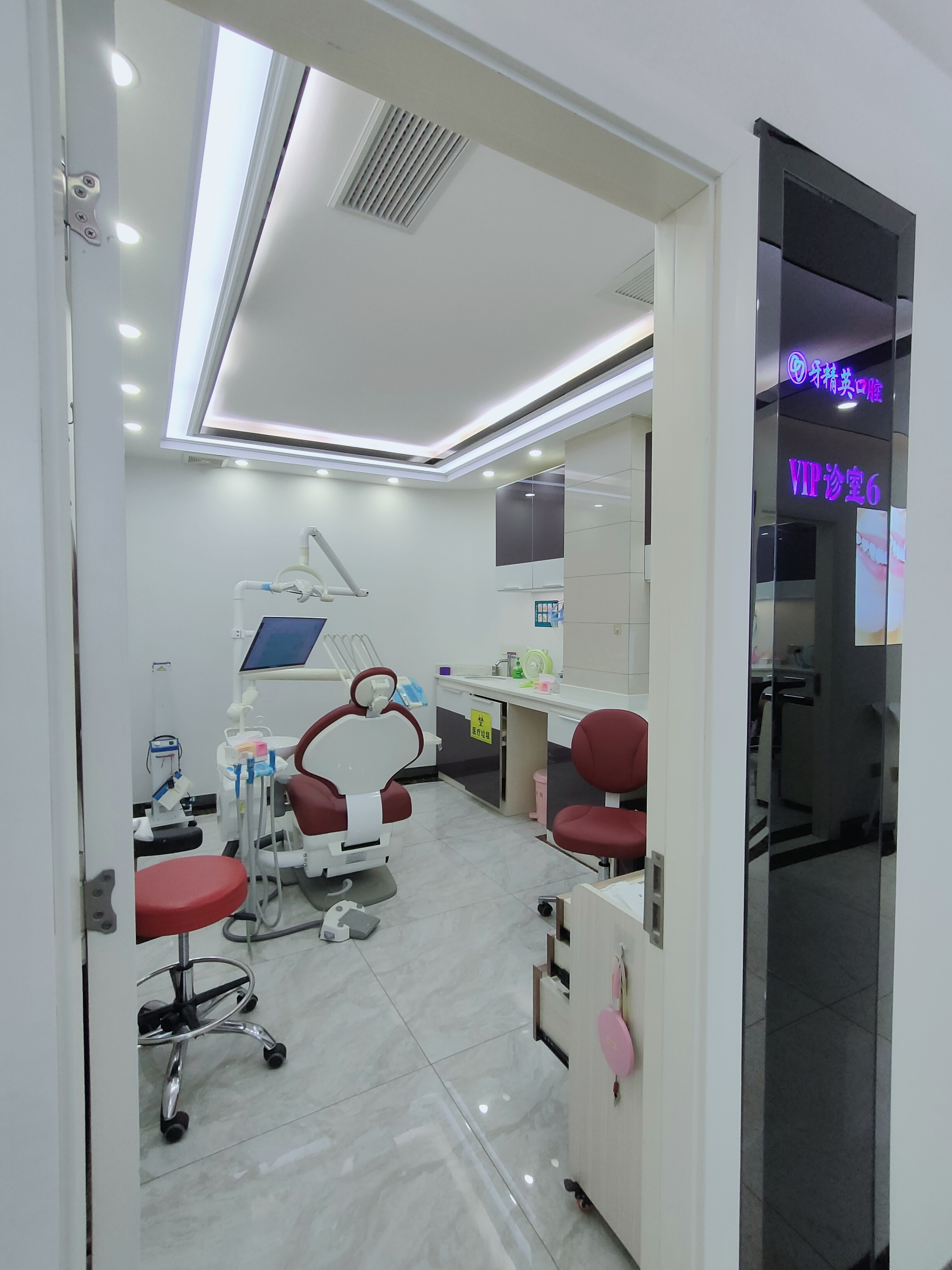 玉林牙精英口腔价格表来了：对比牙博士口腔种植牙补牙正畸价 ，亲测透明不割韭菜