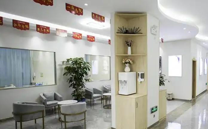 曲靖舒尔口腔价目表2025新版发布！种牙1980元起，矫正3500元起，附十大项目明细避坑指南