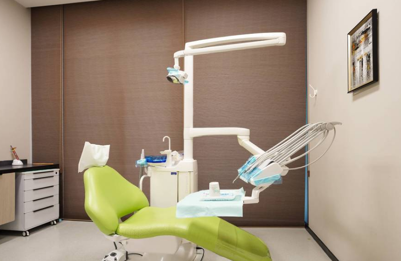 中正口腔属于什么档次？2025是中端连锁，国内10家分店种牙7k起口碑稳不坑人