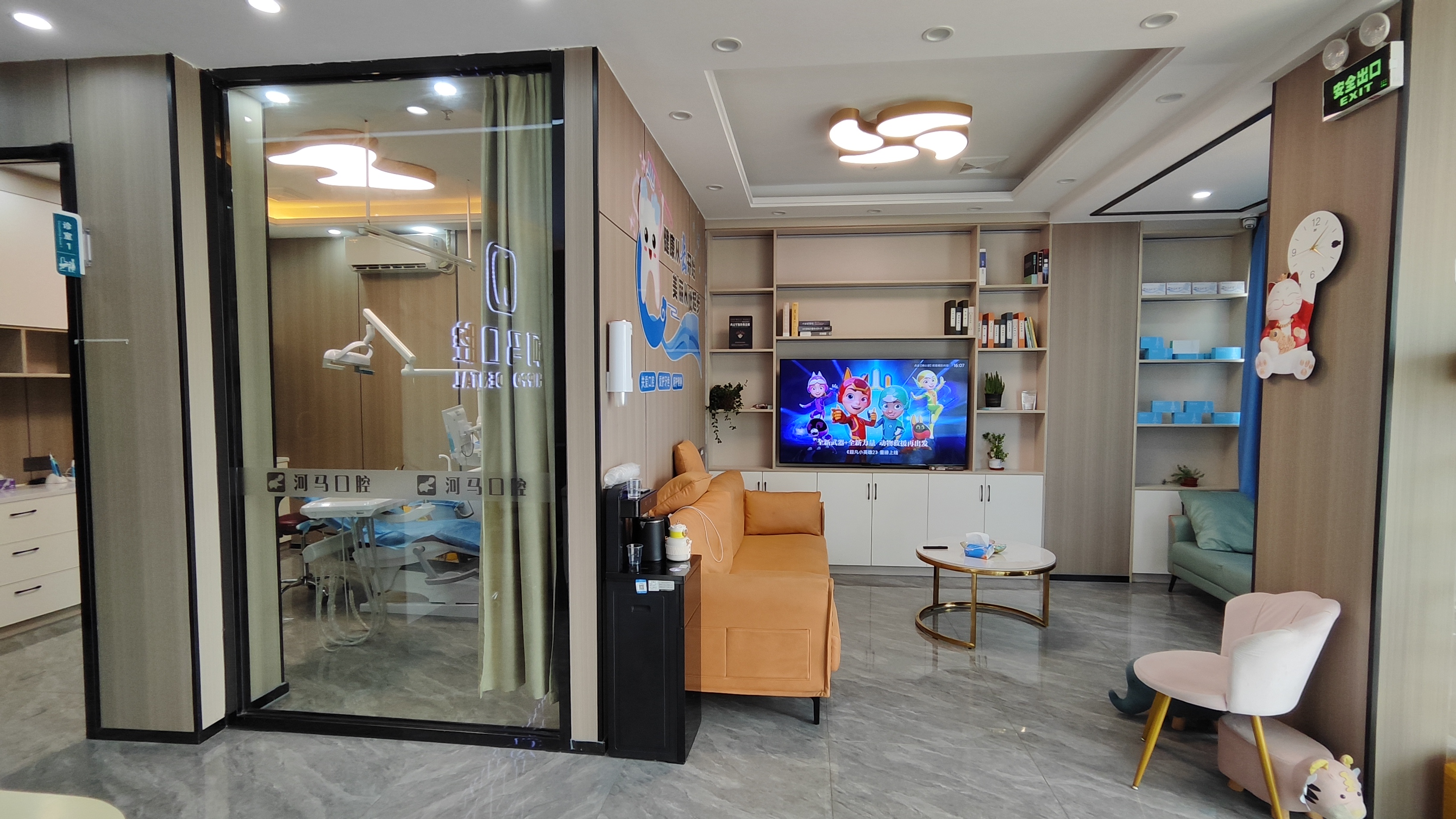 河马口腔属于什么档次？真实测评是中高端私立，永川店陈杨院长有登腾认证，种牙口碑好