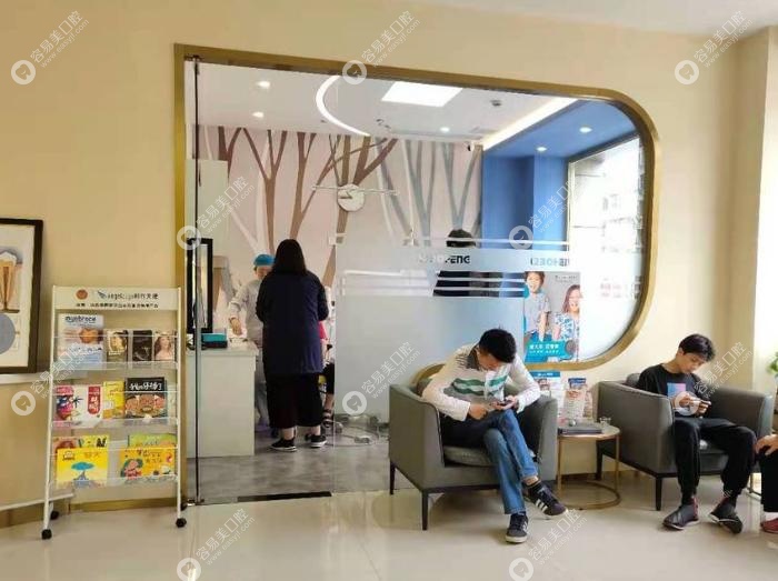 上海博恒口腔医生:硕士团队 + 中级职称,看牙技术超扎实! 上海博恒口腔医生:硕士团队 + 中级职称,看牙技术超扎实!