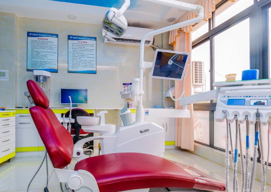 虎門西邊雨齒蘭口腔門診部