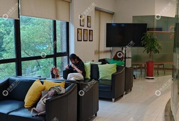 上海建美悦菲口腔医生团队：经验足、有耐心，看牙不紧张