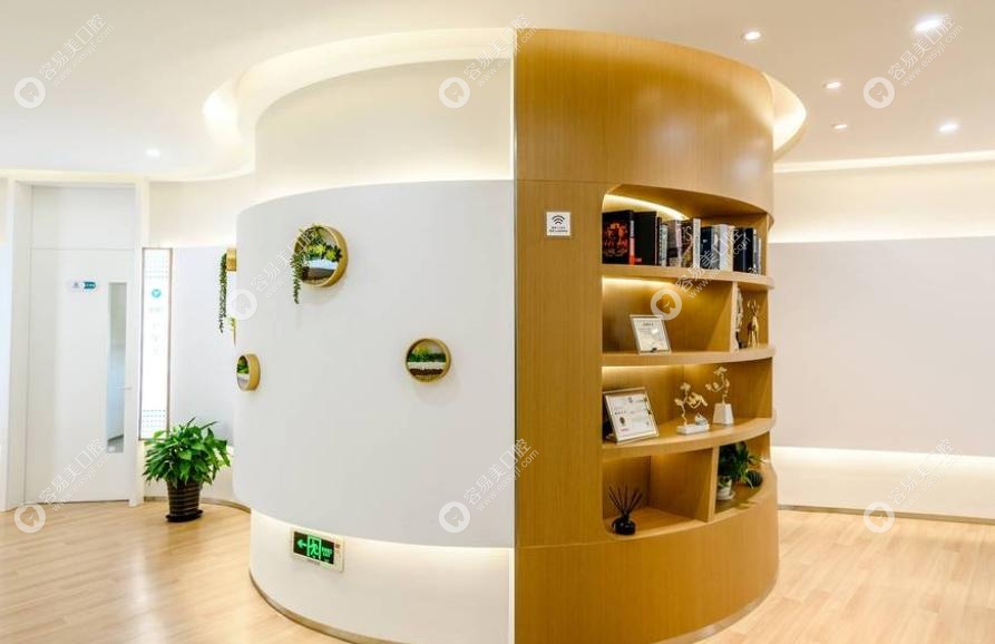 上海悦牙口腔有 2 家店：浦东双店覆盖，就近看牙超方便！