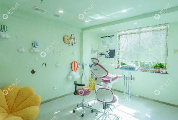 太倉(cāng)達(dá)芬奇吾悅口腔醫(yī)生團(tuán)隊(duì)與特色項(xiàng)目