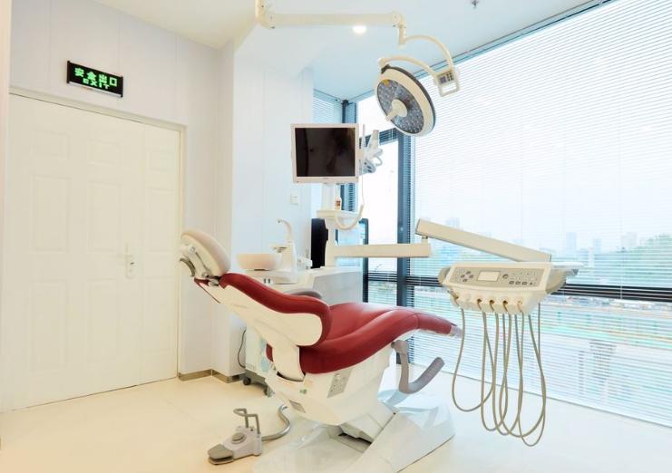 莱希口腔门诊部诊疗