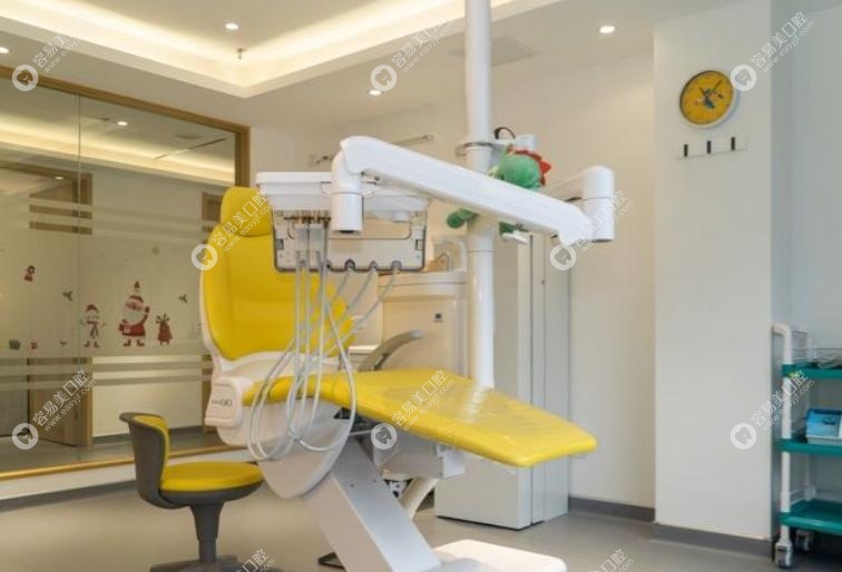 上海新浦口腔医生团队：名校背景 + 实战经验，诊疗有