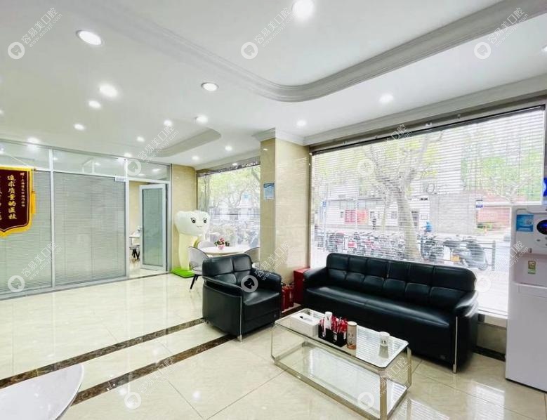 上海信艺口腔医生团队：经验足 + 技术硬，不是新手练手店