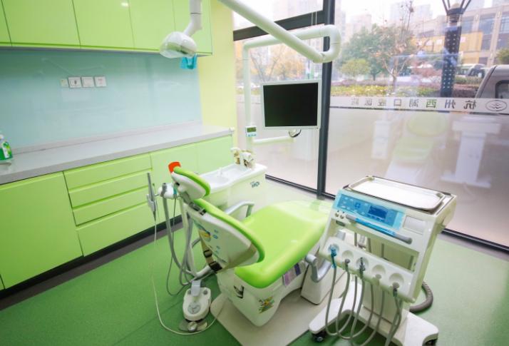 杭州市西湖口腔医院医生团队：有名领衔，经验扎实
