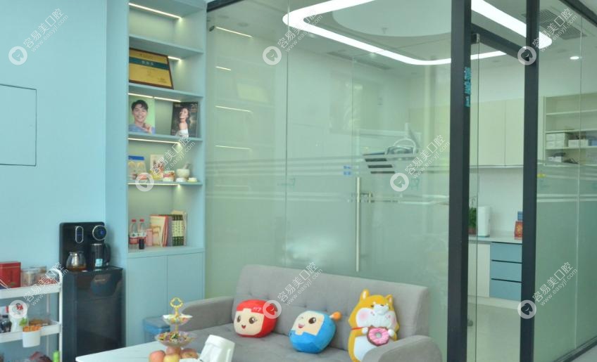 杭州康華口腔醫(yī)生介紹？老坐診，專治各種牙問題！