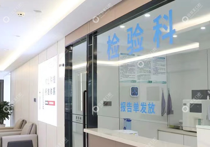 醫(yī)療團隊與設(shè)備