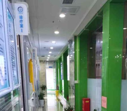 上海鑫齿口腔连锁价格表14家通用~半口种植牙29547元,烤瓷牙799元,比医院便宜多了