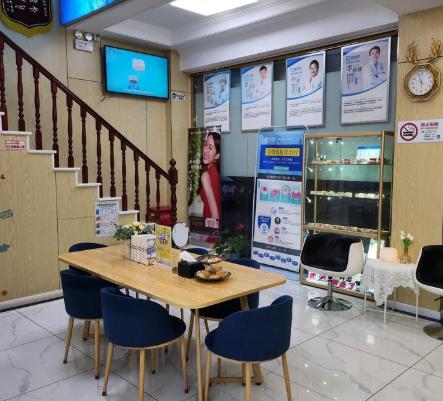 上海鑫齿口腔连锁价格表14家通用~半口种植牙29547元,烤瓷牙799元,比医院便宜多了