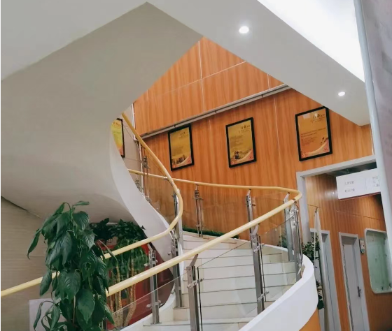 商洛小白兔口腔收费价格多少？种植牙1980起、矫正5000起等多项费用介绍