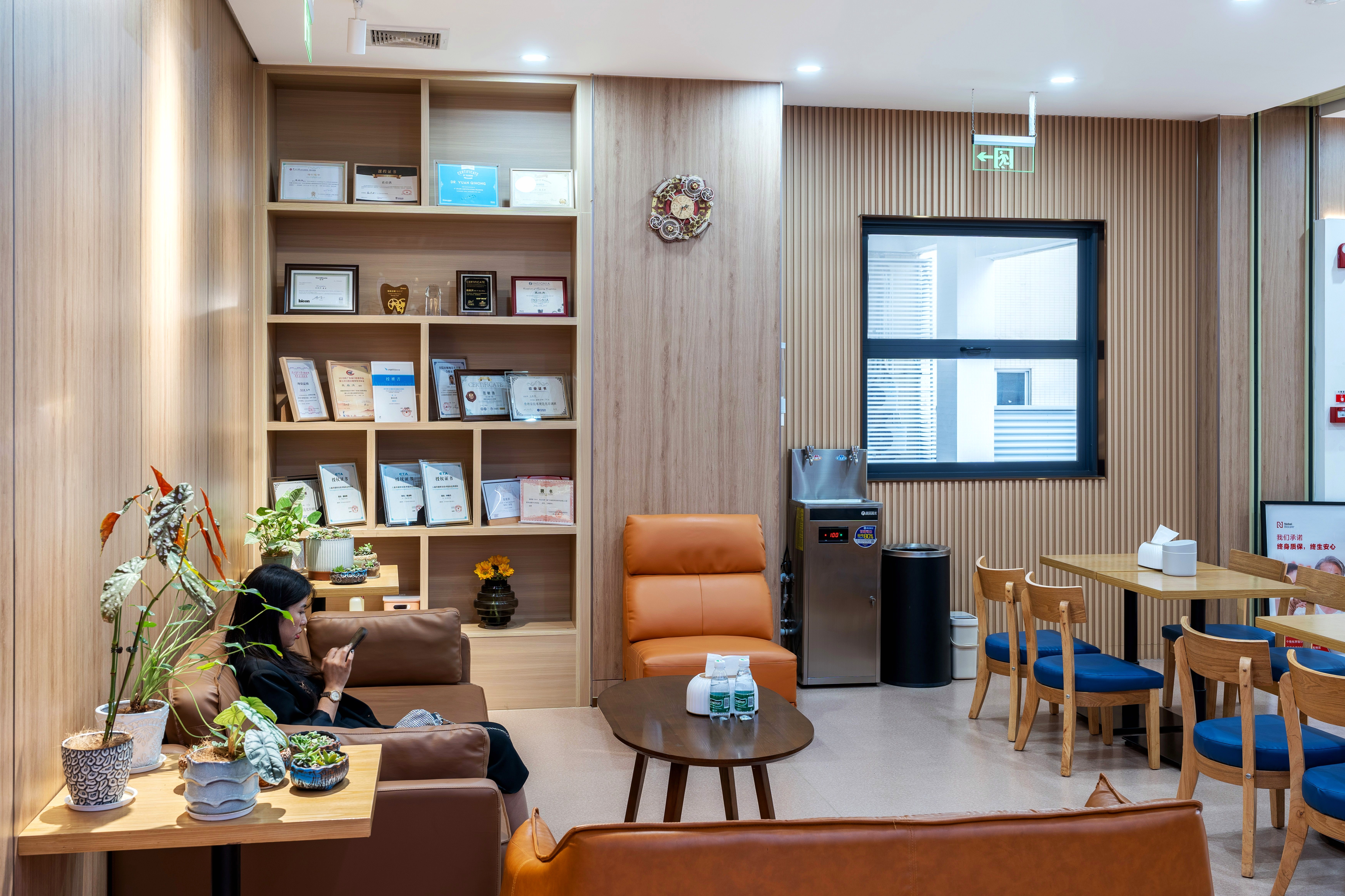 佛山先行齿科的核心业务与医生团队