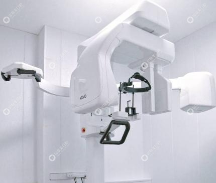 上海曹璟華口腔診療項(xiàng)目全！從基礎(chǔ)洗牙到種植牙，全家需求都能滿足