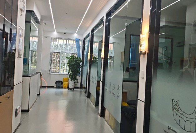 伊宁笑康口腔诊所的地址与联系:东大街店位置好找,电话便捷www.easyjf.com