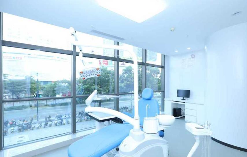 佛山樂(lè)從粵醫(yī)萬(wàn)民口腔vs雅皓口腔：服務(wù)項(xiàng)目與醫(yī)師團(tuán)隊(duì)差異對(duì)比