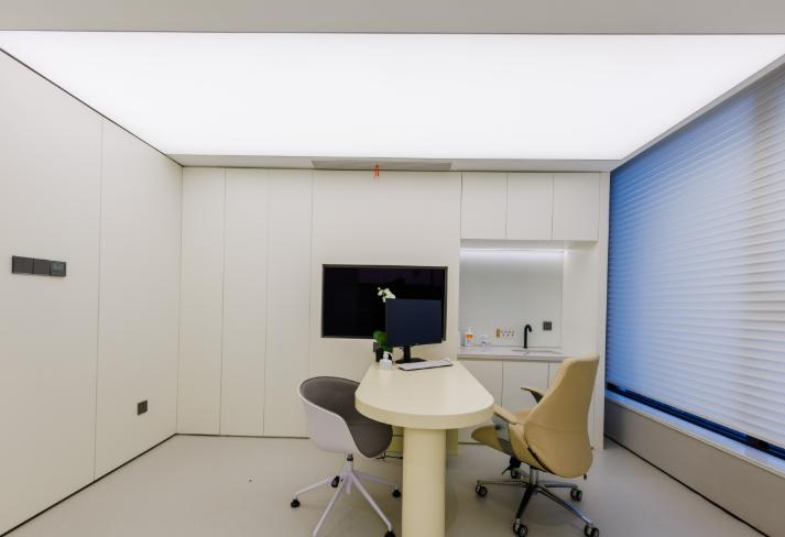 杭州藝星口腔正畸無(wú)需避雷：分享我摘牙套后的真實(shí)經(jīng)歷，中線對(duì)齊、微笑線完美，真的行！