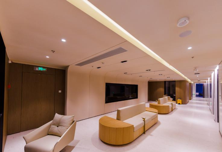 杭州藝星口腔正畸無(wú)需避雷：分享我摘牙套后的真實(shí)經(jīng)歷，中線對(duì)齊、微笑線完美，真的行！