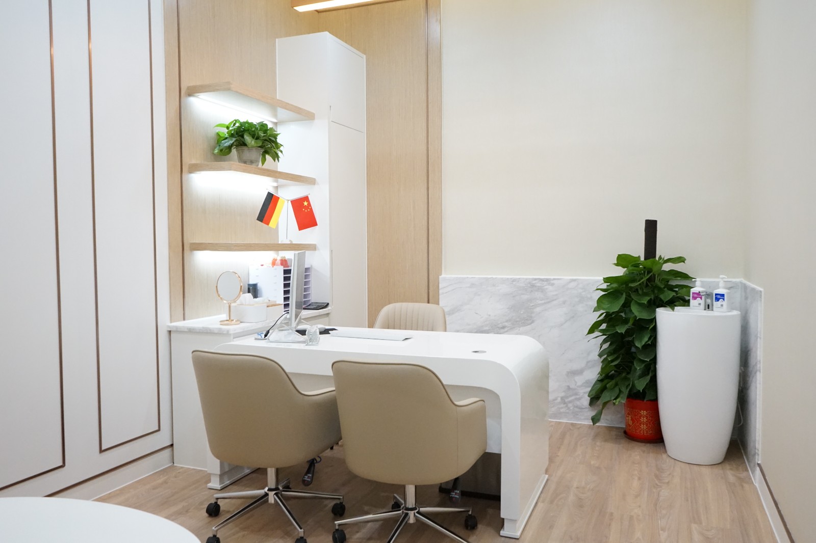 佛山登特口腔醫(yī)院地址電話剛查到！祖廟店是正規(guī)連鎖，種牙補(bǔ)牙項(xiàng)目都齊全