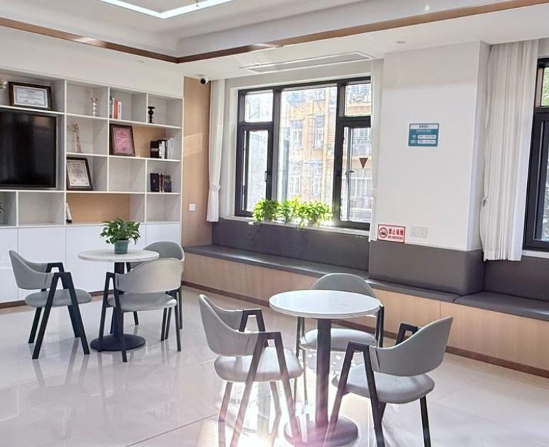 鄂州百年達口腔門診部資質(zhì)與正規(guī)性：雙證齊全，入選政策定點