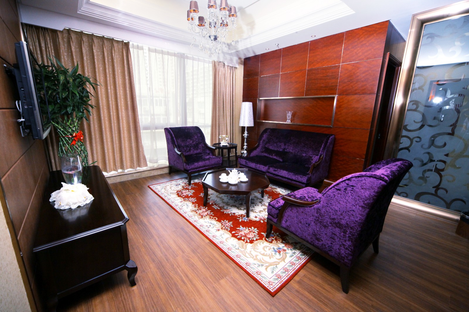 二、北京米兰柏羽丽口腔核心业务：种植牙、正畸为主，覆盖全龄需求