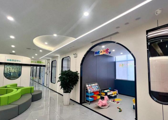 楚雄柠檬口腔医院地址在哪里？就在鹿城南路268号（近州医院），乘1/3/5路到站步行3分钟就到！