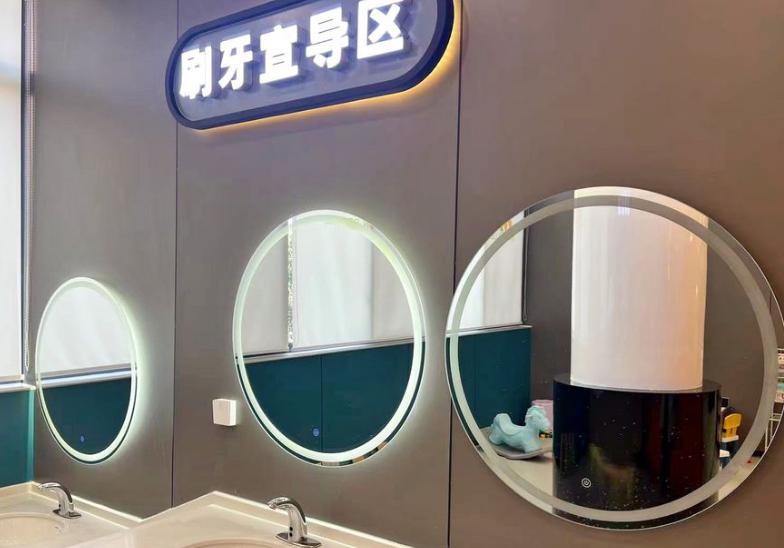 楚雄柠檬口腔医院地址在哪里？就在鹿城南路268号（近州医院），乘1/3/5路到站步行3分钟就到！