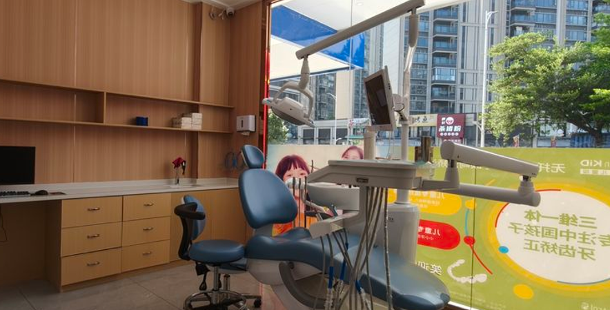 中山白鲸口腔门诊是连锁的吗？是！关联武汉、港口镇两家分店，医生资质一致