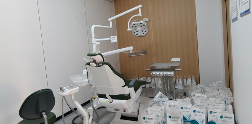 中山白鲸口腔门诊是连锁的吗？是！关联武汉、港口镇两家分店，医生资质一致