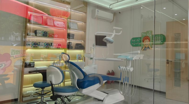 中山白鲸口腔门诊是连锁的吗？是！关联武汉、港口镇两家分店，医生资质一致