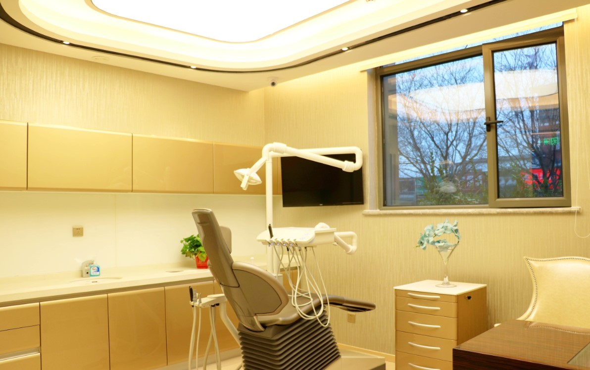 劲松口腔医院2026根管治疗价目表！单颗680-2800元，劲松/国贸店通用不涨价