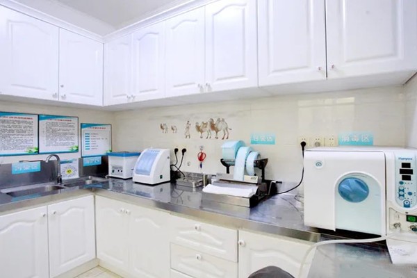 三、北京齿康口腔价格公开：社区口腔的「平价大拿」是真的吗？