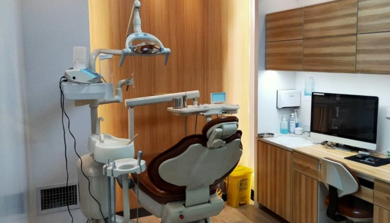 汉尊口腔医院怎么样？是汉尊集团旗下正规私立齿科，对比中诺、佳洁等，看种植牙正畸收费差异