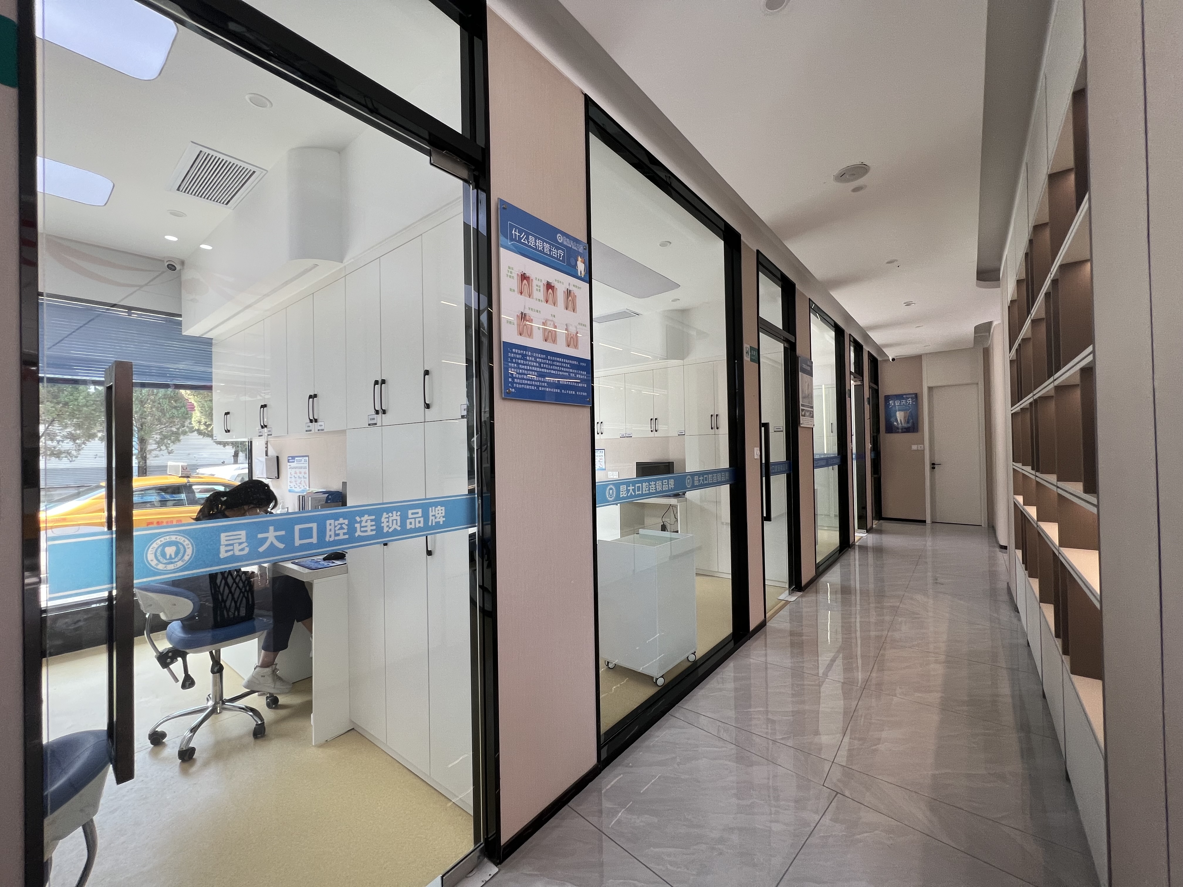 收藏！临沧昆大口腔地址与来院路线（含实景图）：临翔路159号，乘坐1路/6路至“长征小学站”下车走30米即到