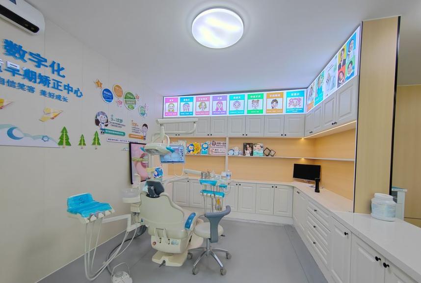 威海艾瑞口腔收费标准大曝光！洗牙仅68元、补牙120元起，种牙2980元全包无隐形消费