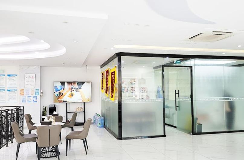 重慶潔仕博口腔地址在哪？巴南區(qū)魚(yú)洞街道新市街91號(hào)，地鐵1號(hào)線(xiàn)至謝家灣站下車(chē)，步行約5分鐘即可到達(dá)