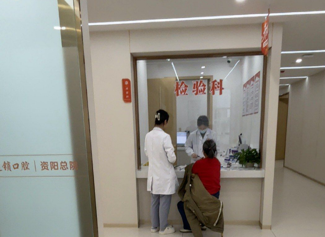2026年川一口腔口碑好的醫(yī)生推薦：種牙許有成、正畸劉榮昊、兒牙蘇至博等醫(yī)生口碑評(píng)價(jià)好